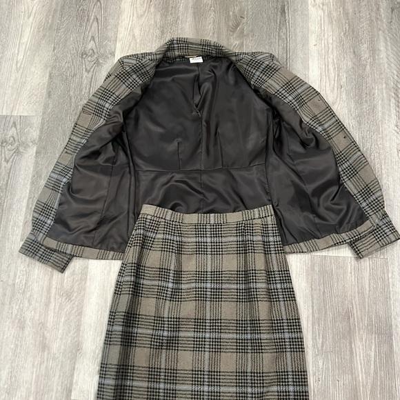 Harvé Benard skirt set, like new - Picture 4 of 9